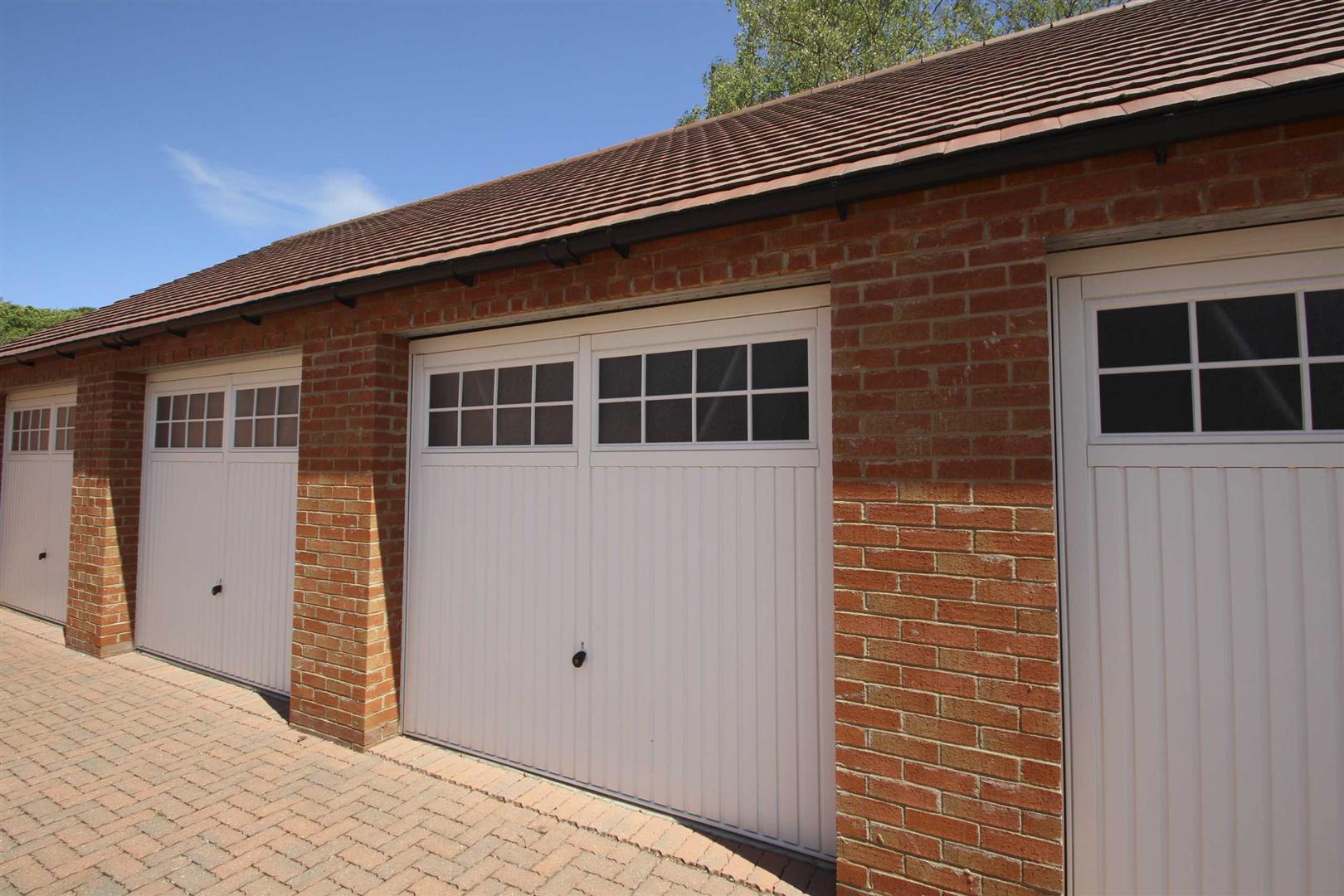 Wreschner Close, Deanshanger, Milton Keynes